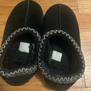 Black Ugg slippers